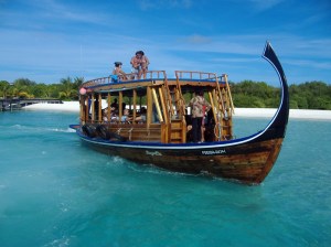 Dhoni: tipica imbarcazione maldiviana